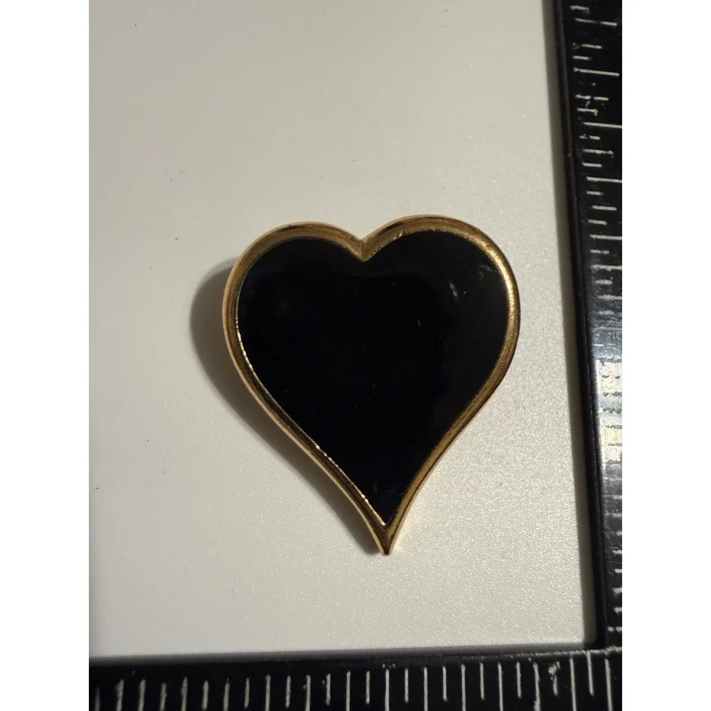 Vintage Sarah Coventry Black Enamel Gold Tone‎ Heart Brooch Pin Signed Classic